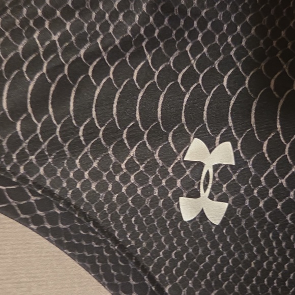 Under Armour Top Size XL - Picture 2 of 6